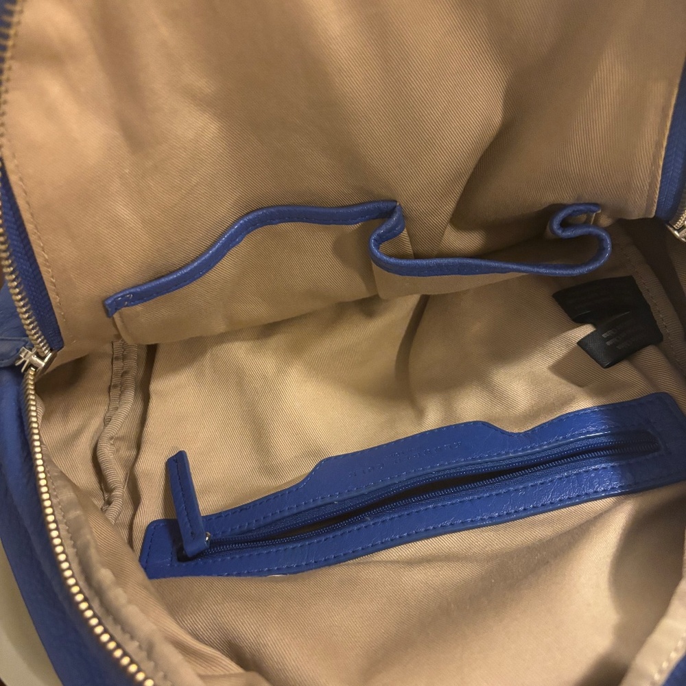 Kenneth Cole genuine leather backpack - Picture 4 of 5